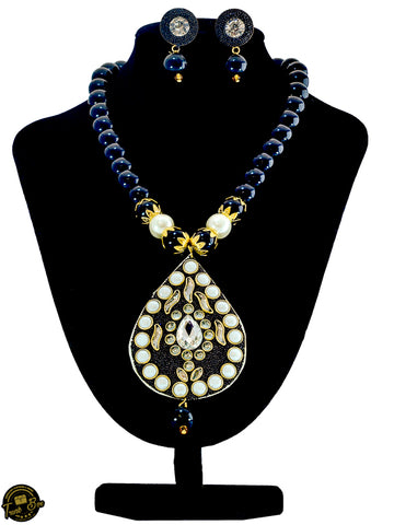 Black Bead necklace set with Stonework Pendant